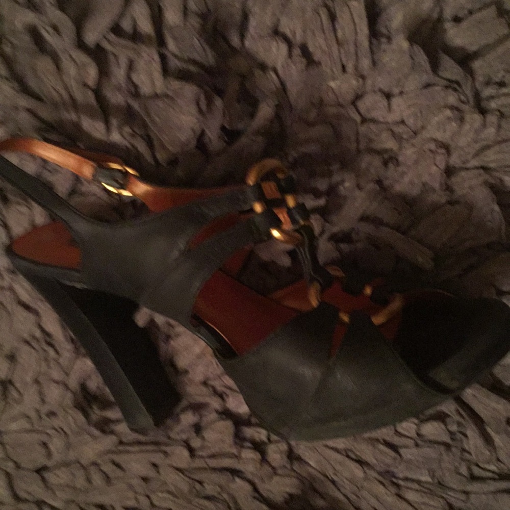 Great All Leather shoe with gold metal links SALE - Picture 2 of 4